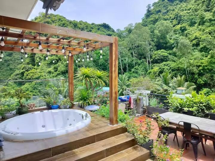 Catba Backpackers Hostel & Pool Bar Chan Chau Pokoj fotografie